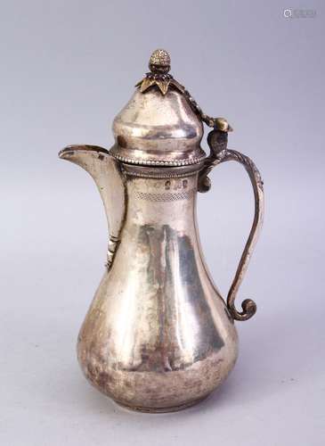 A GOOD 17TH / 18TH CENTURY TURKISH SILVER COFFEE POT, with a gilt acorn finial, moulded handle and