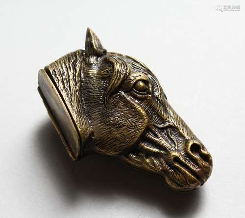 A NOVELTY BRASS HORSES HEAD VESTA and SNUFF BOX COMBINED. 2.25ins.