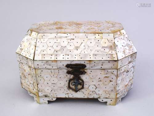 A FINE QUALITY 19TH CENTURY OR EARLIER INDIAN GOA MOTHER OF PEARL CASKET, the box formed from inlaid