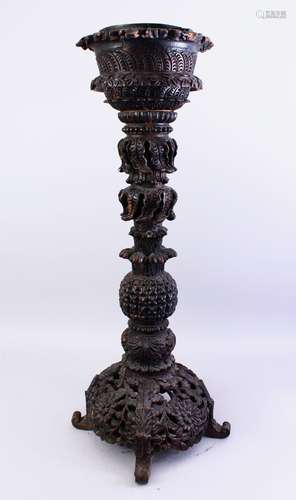 A GOOD 19TH CENTURY INDIAN CARVED WOOD PLANT STAND / JARDINIERE, well carved in deep relief to