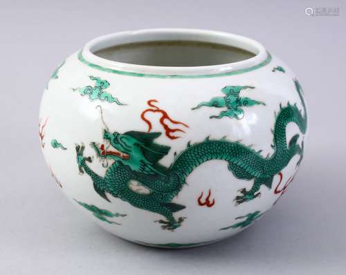 A LATE 19TH CENTURY CHINESE FAMILLE VERTE PORCELAIN DRAGON JAR, the body decorated with scenes of