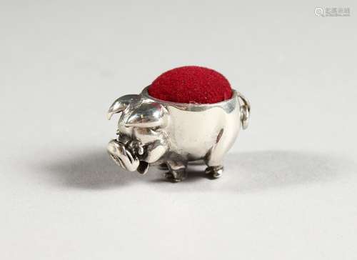 A MINIATURE SILVER PIG PIN CUSHION. 1ins long.