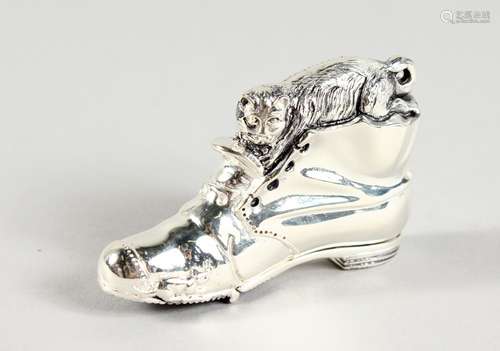 A NOVELTY SILVER CAT AND BOOT VESTA CASE.