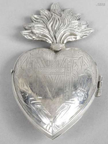 A modern silver box,