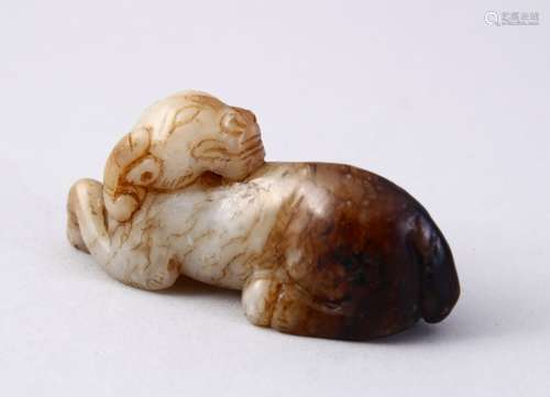 A GOOD CHINESE CARVED JADE FIGURE OF A RECUMBENT RAM, the jade with a graduated colour, 6.5cm.