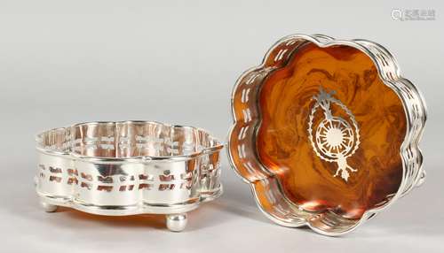 A PAIR OF PLATED, FAUX TORTOISESHELL COASTERS. 5ins diameter.