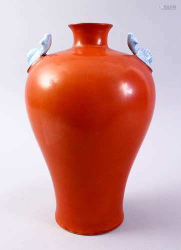 A GOOD CHINESE CORAL RED TWIN BAT HANDLED PORCELAIN MEIPING VASE, the body with a crola red