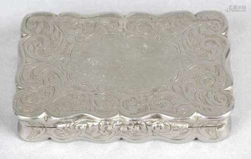 A mid-Victorian silver snuff box,