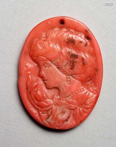 A SMALL RELIEF CARVED CORAL CAMEO PORTRAIT BUST OF A LADY. 1.5ins high.