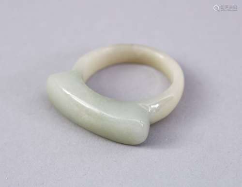 A CHINESE CARVED JADE STIRRUP RING, 2.5cm