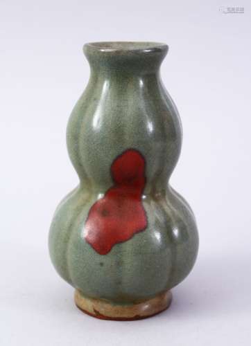 A CHINESE SONG STYLE CELADON & IRON RED CRACKLE GLAZED DOUBLE GOURD POTTERY VASE, with a ribbed