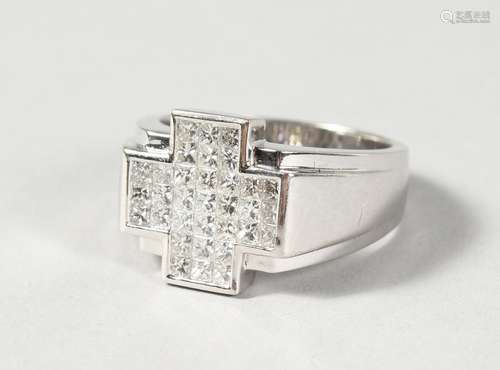 A VERY GOOD 18CT WHITE GOLD CROSS SHAPED DIAMOND RING.