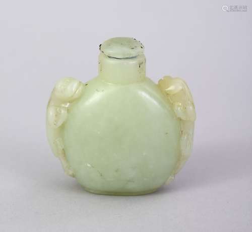 A GOOD 19TH / 20TH CENTURY CHINESE CARVED JADE / HARD STONE SNUFF BOTTLE, With moulded chi long to