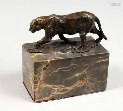 AFTER FRATIN A SMALL BRONZE OF A BIG CAT. Signed, on a marble base. 5ins high.