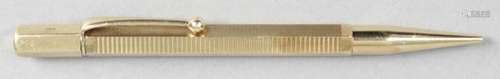 A 9ct gold propelling pencil,