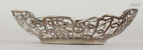 A SMALL PIERCED SILVER OVAL BASKET. London 1930.