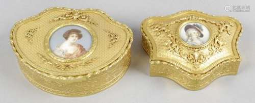 An elaborate gilt metal trinket box,