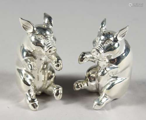 A PAIR OF AMUSING PIG SALT AND PEPPERS. 2ins long.