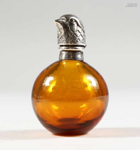 A NOVELTY SILVER TOP BIRD SCENT BOTTLE. 2.5ins high.