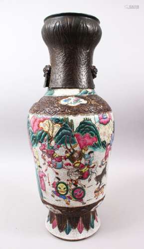 A 19TH CENTURY CHINESE FAMILLE ROSE CRACKLE GLAZED PORCELAIN VASE, painted with a battle scene,