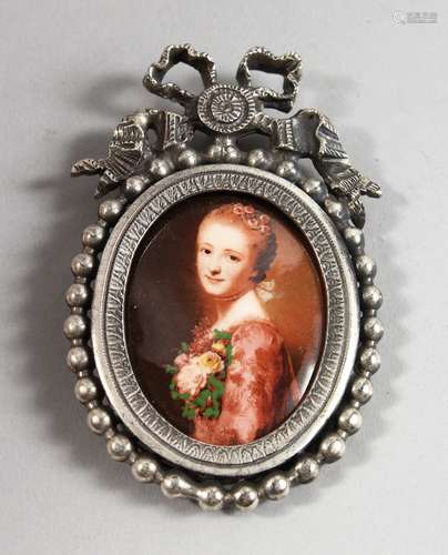 A CLASSICAL OVAL PORTRAIT OF A LADY, in a plate frame with ribbon. 2.5ins x 1.5ins.