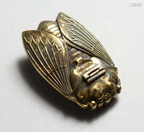 A NOVELTY BRASS SCARAB VESTA CASE. 2.25ins.