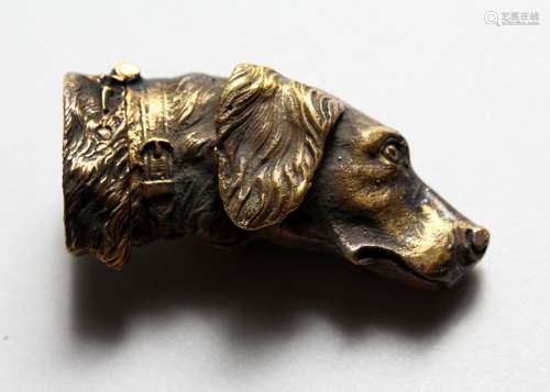 A NOVELTY BRASS DOG VESTA CASE. 2ins.