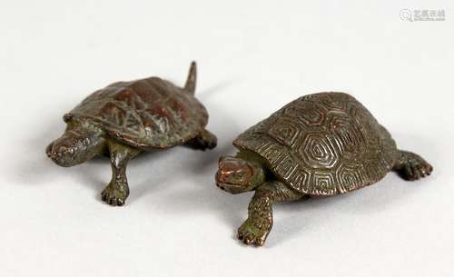 TWO JAPANESE MINIATURE BRONZE TURTLES. 2.25ins long.