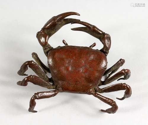 A JAPANESE BRONZE MODEL OF A CRAB. 3.5ins wide.