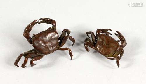 TWO JAPANESE MINIATURE BRONZE CRABS. 1.5ins and 2ins wide.