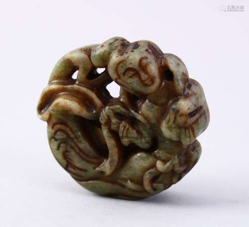 A GOOD CHINESE CARVED JADE ROUNDEL PENDANT OF GUANYIN, the pendant carved to depict guanyin, 5.5cm