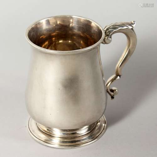 A GEORGE II PINT BALUSTER TANKARD, with acanthus handle. London 1752. Maker: Thomas Cooke &