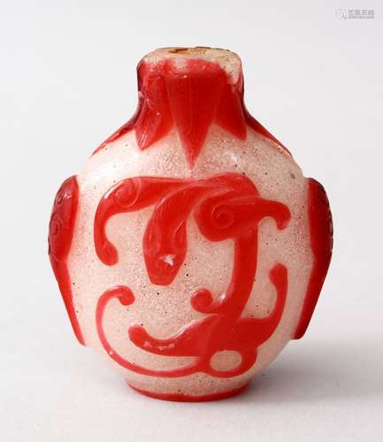 A GOOD 19TH / 20TH CENTURY CHINESE RED OVERLAY GLASS SNUFF BOTTLE, the red overlay upon frosted