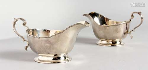 A PAIR OF MAPPIN & WEBB SAUCEBOATS. Birmingham 1934.