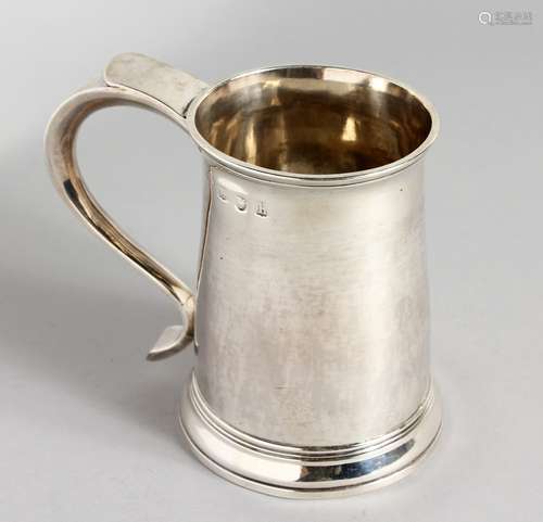 A GEORGE III PLAIN PINT TANKARD, with 'C' scroll handle. London 1783.