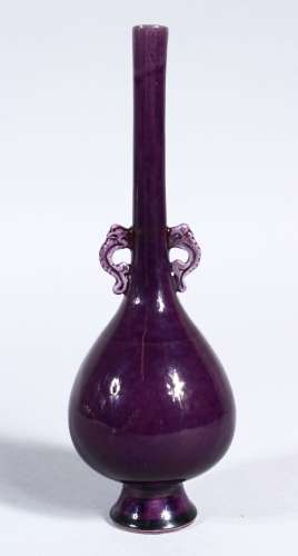 A GOOD CHINESE KANGXI PERIOD AUBERGINE GROUND PORCELAIN VASE, the vase with twin chilong handles,