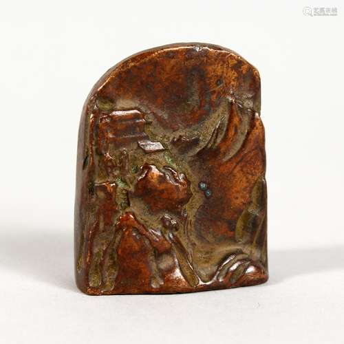 A MINIATURE CHINESE BRONZE MOUNTAIN SEAL. 1.75ins high.