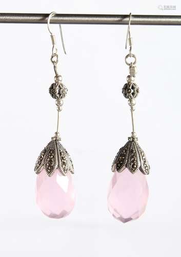 A PAIR OF SILVER AND ROSE QUARTZ EARRINGS.