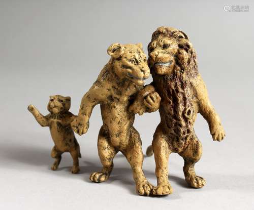 A VIENNA STYLE COLD PAINTED BRONZE OF A LION FAMILY. 3.25ins long.