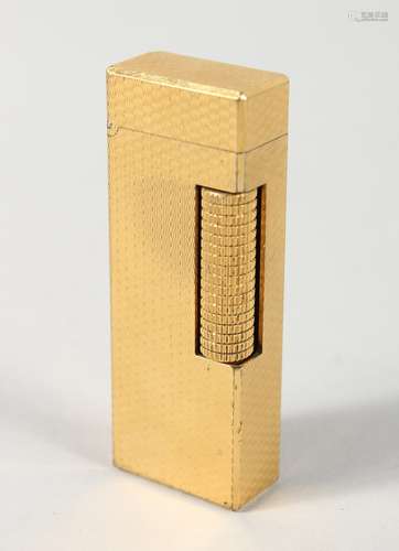 A DUNHILL GOLD COLOURED LIGHTER.