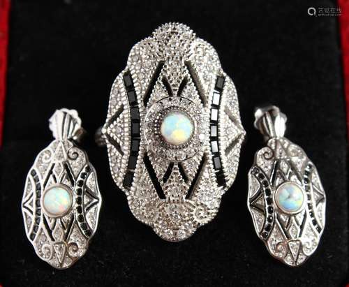 A PAIR OF SILVER AND GILSON OPAL EARRINGS AND RING.