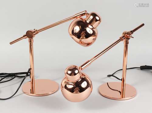 A PAIR OF SMALL COPPER ANGLEPOISE LAMPS.