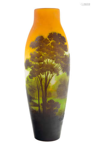 A LARGE GALLE CAMEO GLASS 'SUMMER LANDSCAPE' VASE, CIRCA 1920