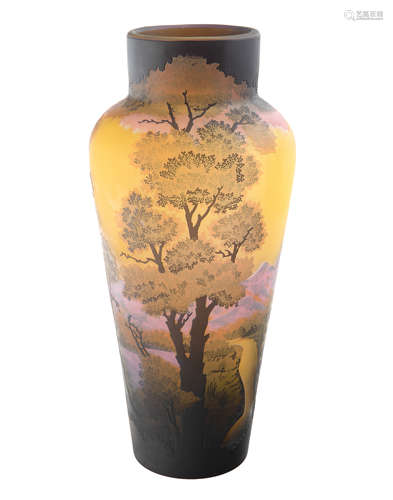 A GALLE CAMEO GLASS 'MOUNTAIN LANDSCAPE' VASE, CIRCA 1910