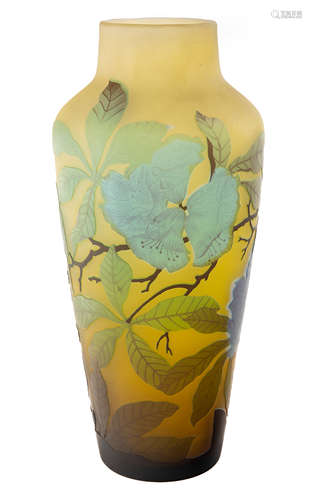 A GALLE CAMEO GLASS 'SPARROW' VASE, CIRCA 1920