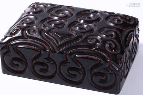 A LACQUER CARVED RUYI PATTERN BOX