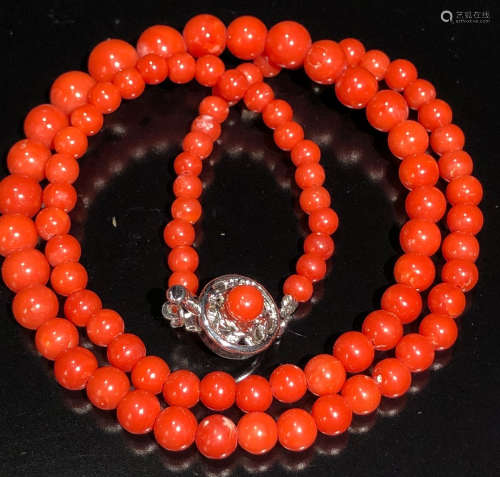 A CORAL STRING NECKLACE