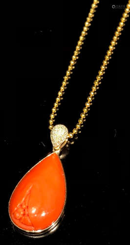 A 18K GOLD&AKA CORAL PENDANT NECKLACE
