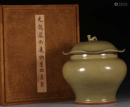 A LONGQUAN YAO GLAZE JAR