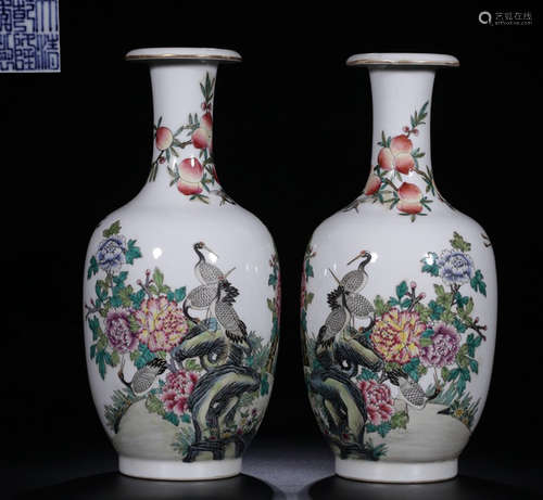 PAIR OF FAMILLE ROSE GLAZE VASE